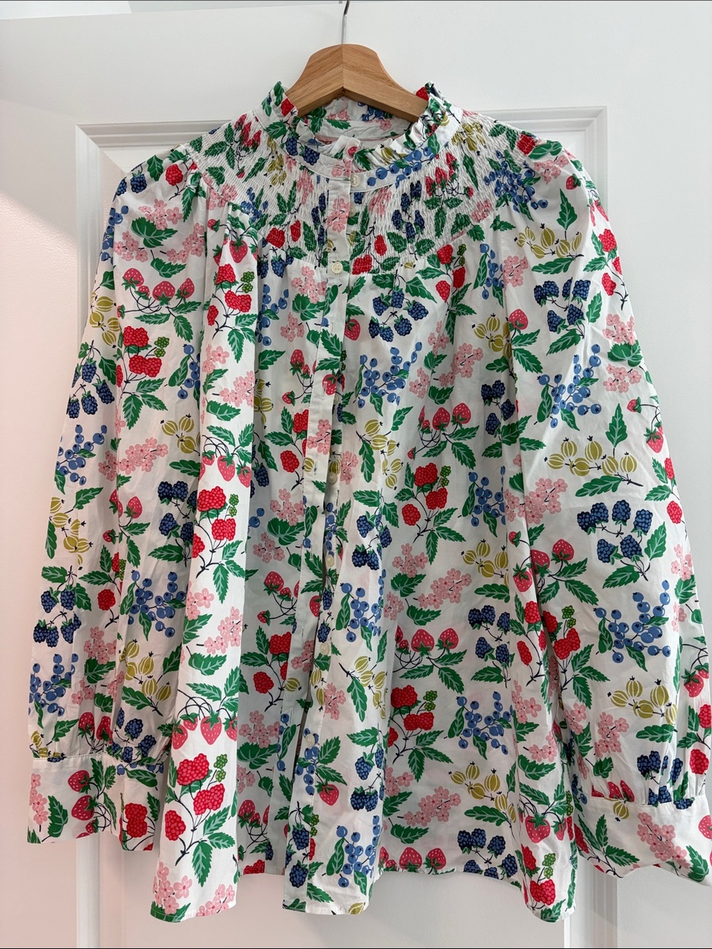 Boden Floral Berry Print Smocked Blouse - White Multi
